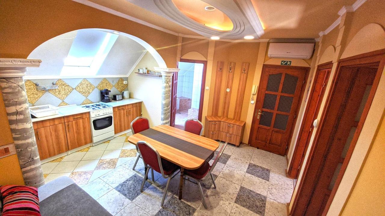 Central Apartman Gyula Luaran gambar