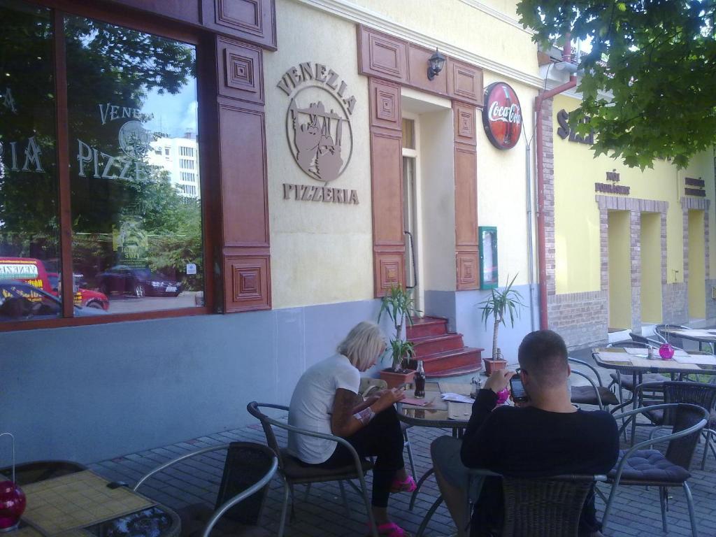 Central Apartman Gyula Bilik gambar